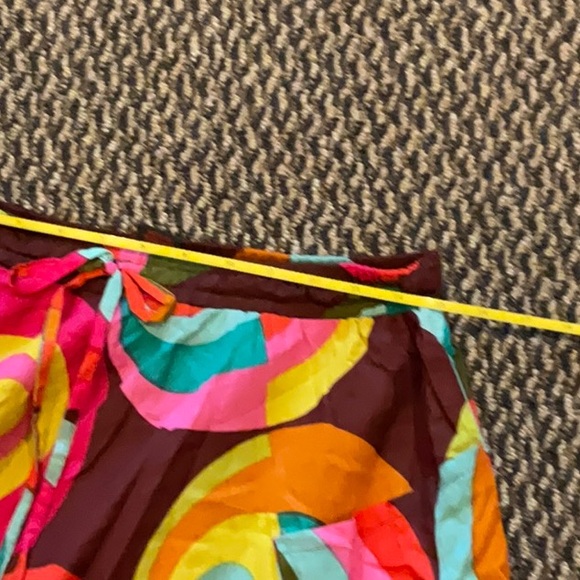 Bright lined skirt. Great for summer. - Picture 6 of 7